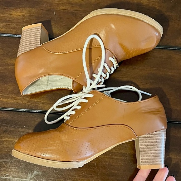 Stylish Brown Lace-Up Heeled Shoes - Picture 2 of 6